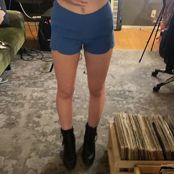 Periwinkle Scallop Hot Shorts - Picture 4 of 4